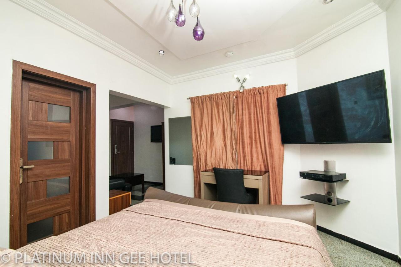 Platinum Inn Gee Hotel Suru Lere Exterior foto